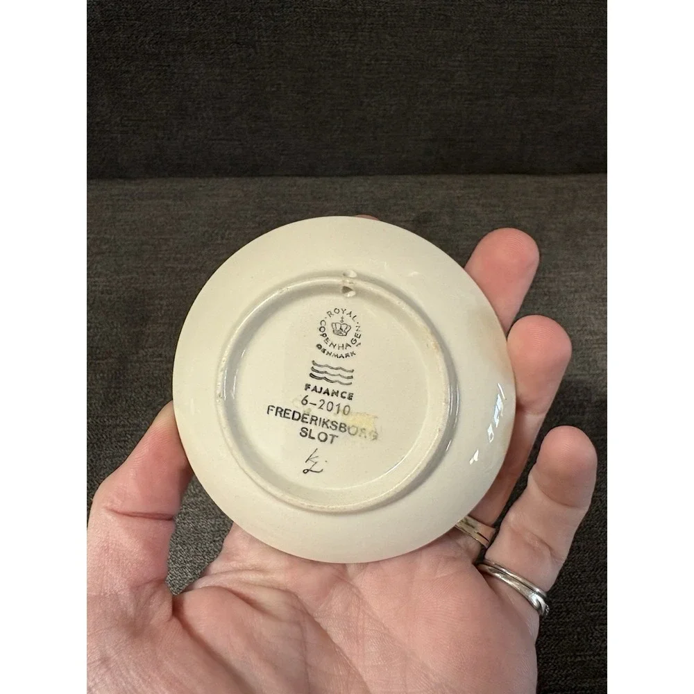 ROYAL COPENHAGEN Denmark Butter Pat Fajance 6-2010 FREDERIKSBORG Slot -‎ Mint